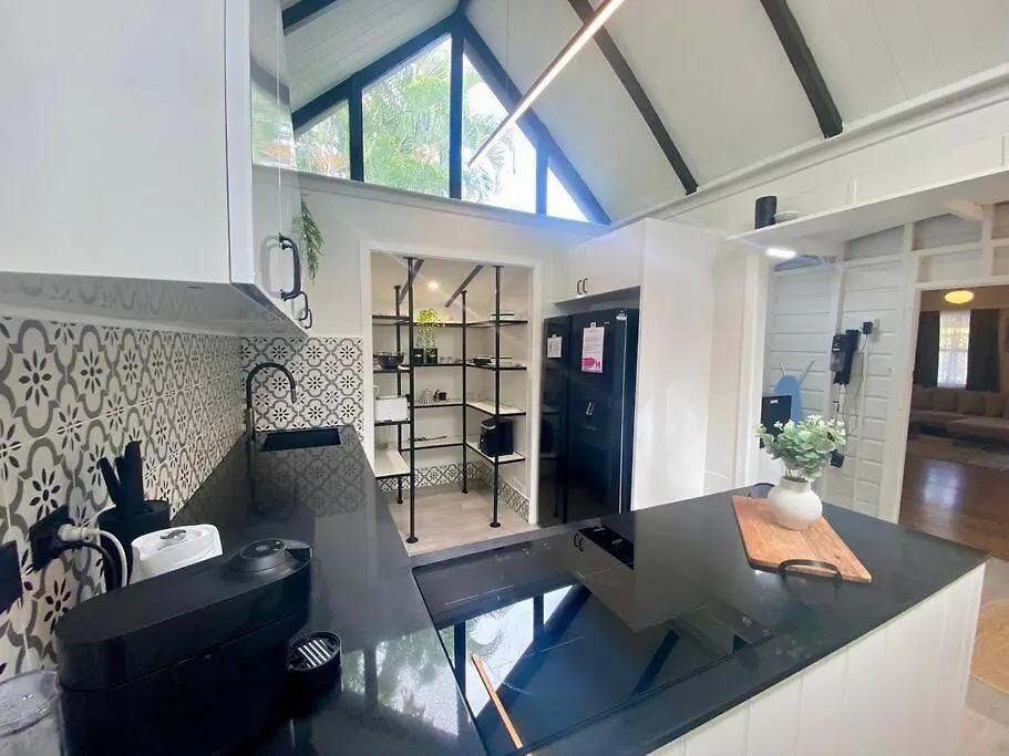 Tropical Oasis On Perkins Street Apartment Townsville 0*,  Australia
